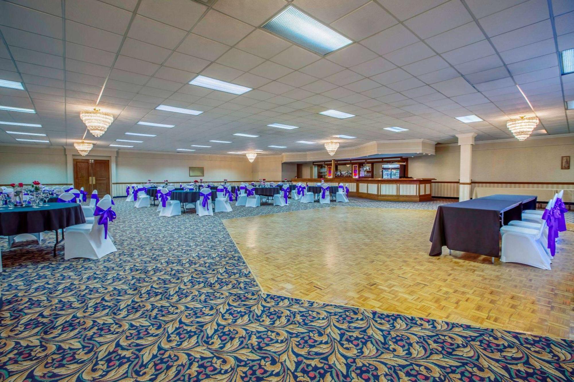 Days Inn By Wyndham Sudbury & Conference Centre Dış mekan fotoğraf