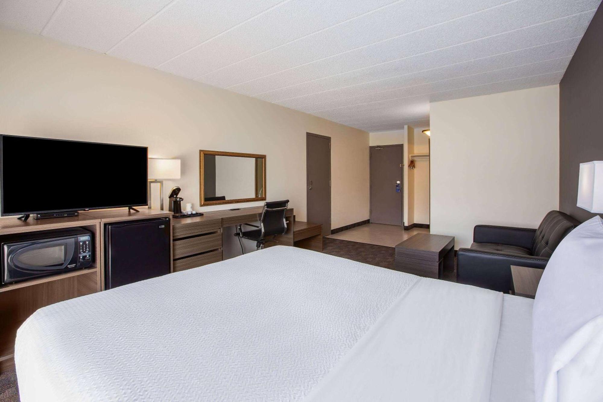 Days Inn By Wyndham Sudbury & Conference Centre Dış mekan fotoğraf