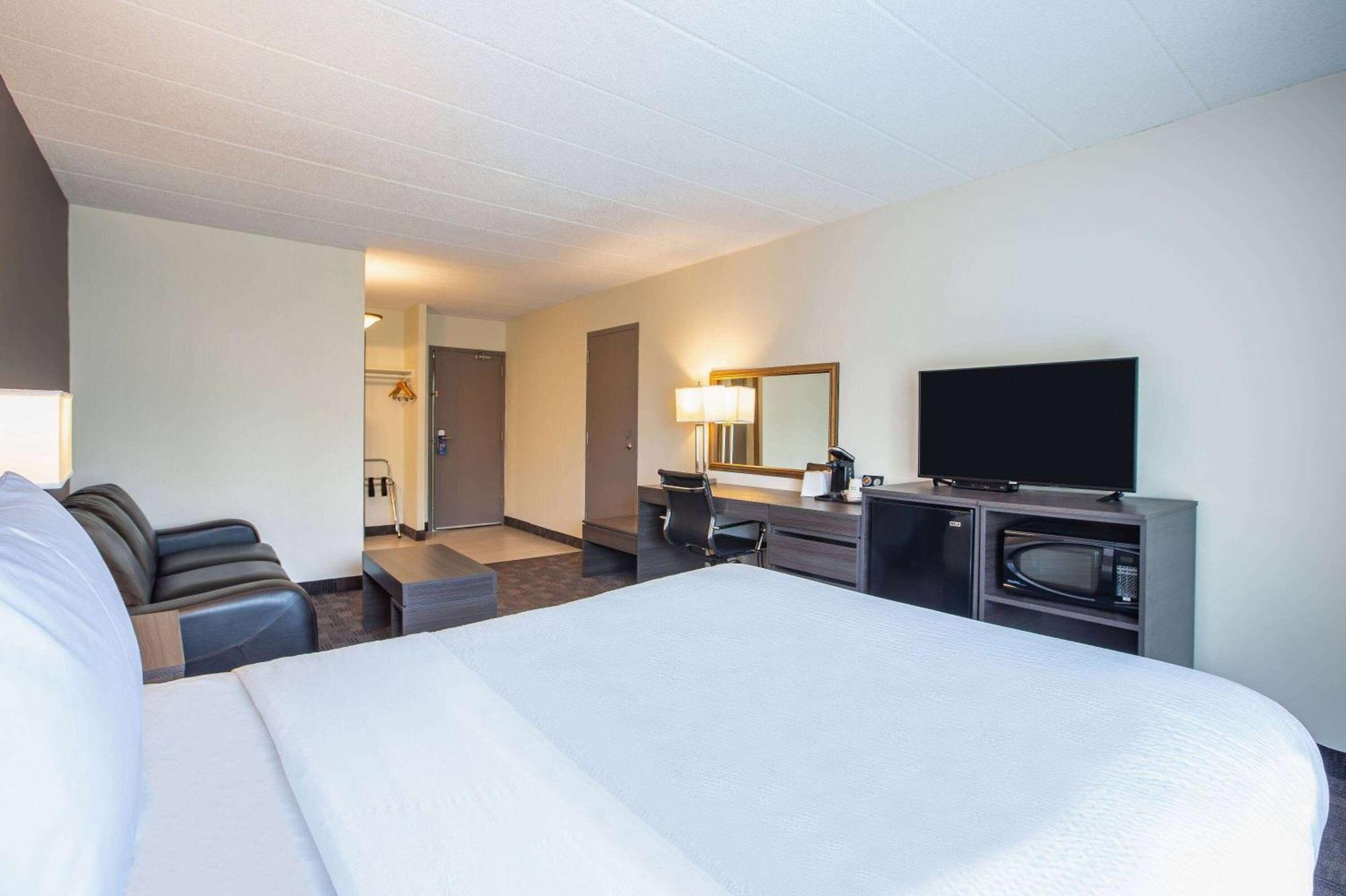 Days Inn By Wyndham Sudbury & Conference Centre Dış mekan fotoğraf