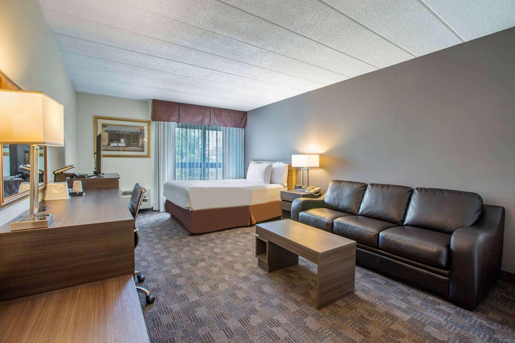 Days Inn By Wyndham Sudbury & Conference Centre Dış mekan fotoğraf