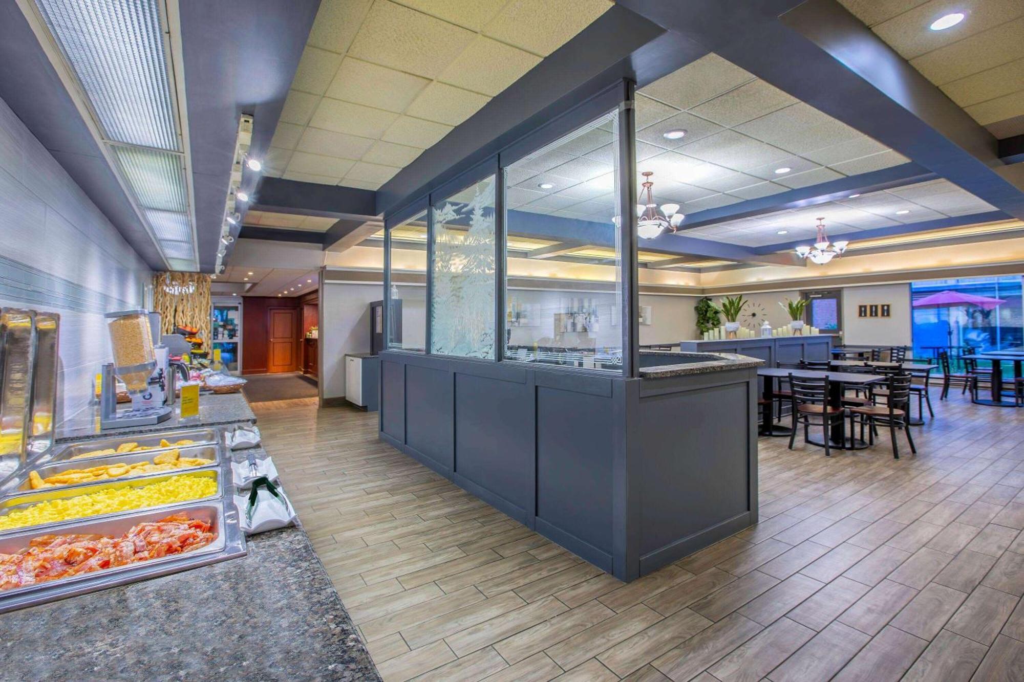 Days Inn By Wyndham Sudbury & Conference Centre Dış mekan fotoğraf